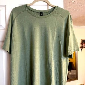 Lululemon short sleeve shirt